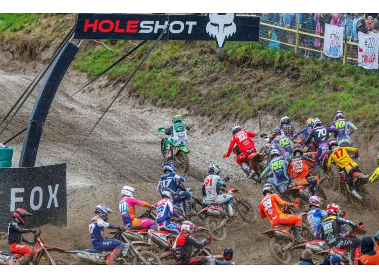 KRT remporte les DEUX courses de qualification à Loket