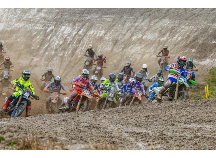 KRT remporte les DEUX courses de qualification à Loket