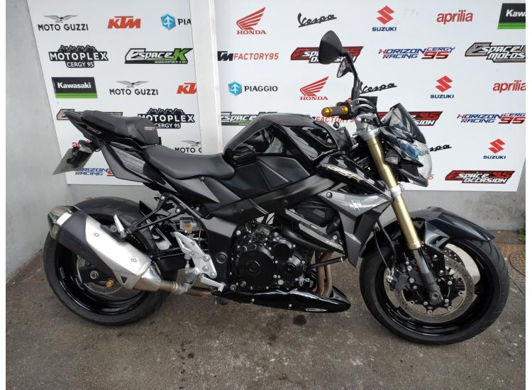 SUZUKI GSR 750