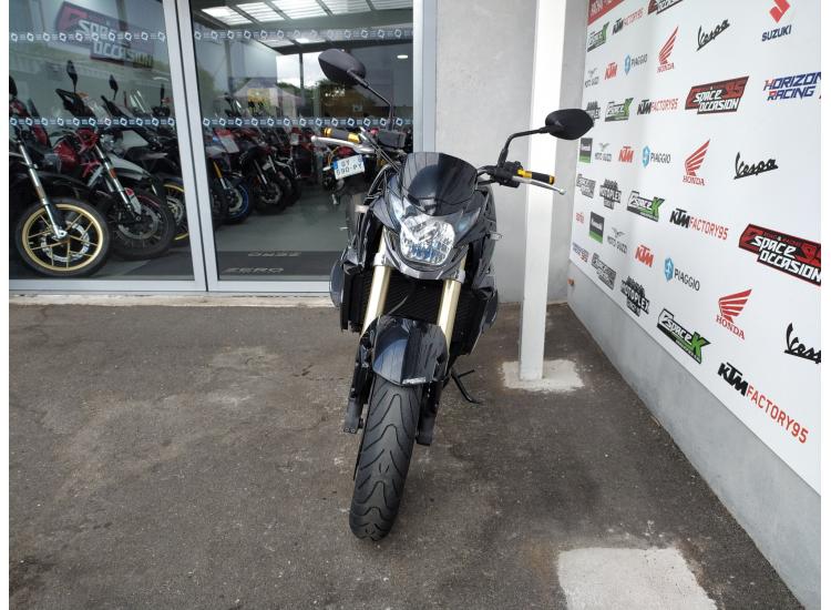 SUZUKI GSR 750