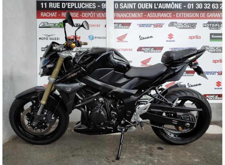 SUZUKI GSR 750