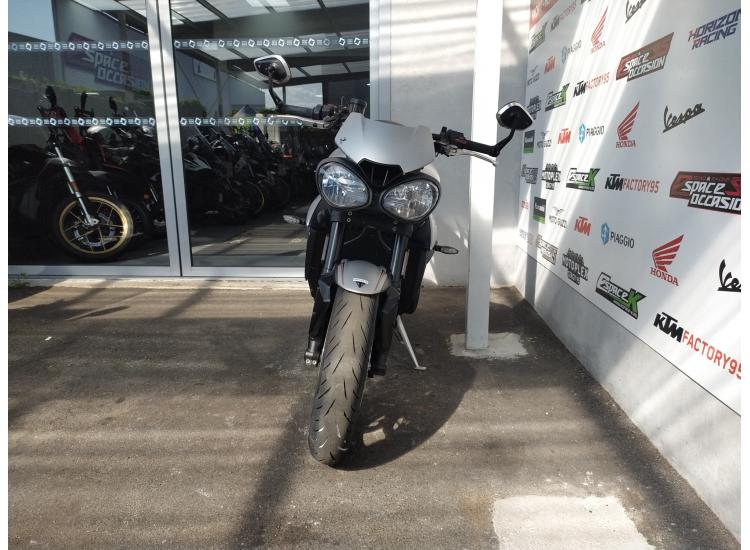 TRIUMPH STREET TRIPLE 765 R